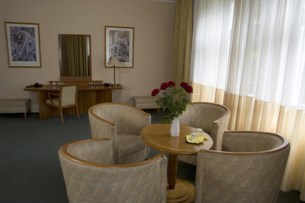 Dr. Adler Spa & Kurhotel Frantiskovy Lazne Ngoại thất bức ảnh
